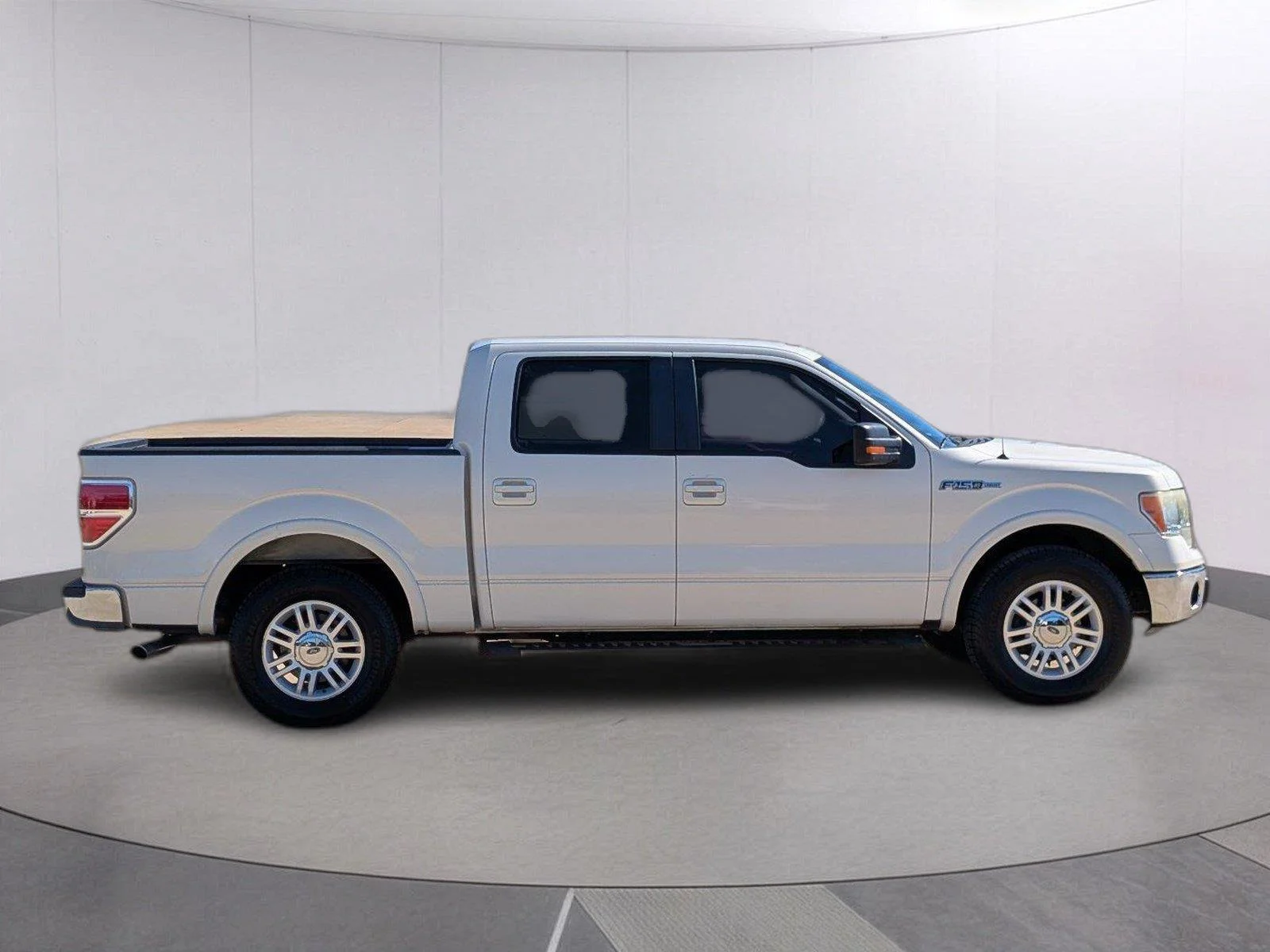 Used 2009  Ford XL image 7