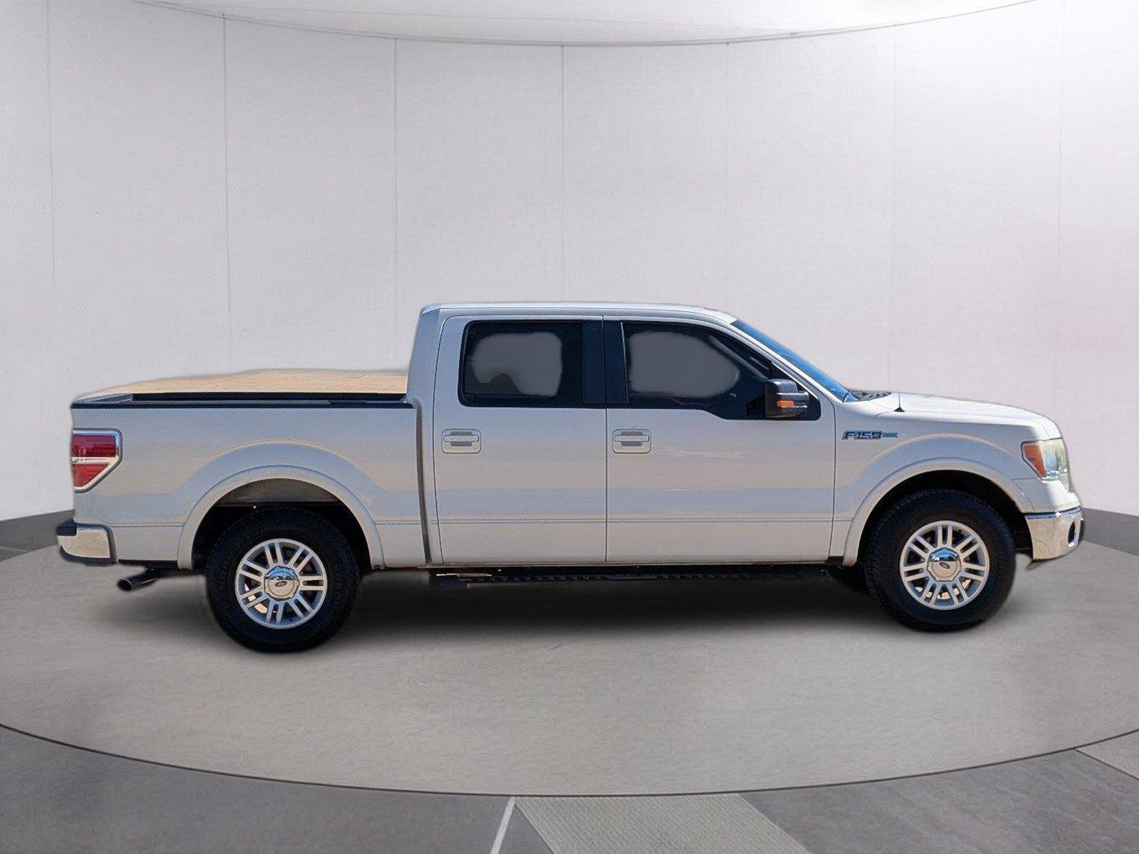 Used 2009  Ford XL image 7