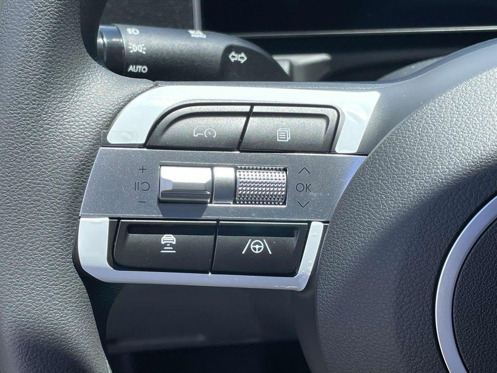 New 2025 White Hyundai SEL AWD image 22