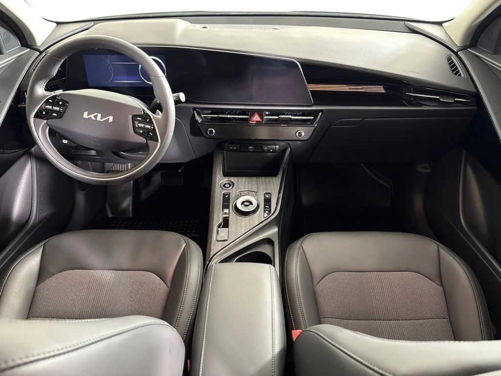 Used 2025 Black Kia Wind image 18