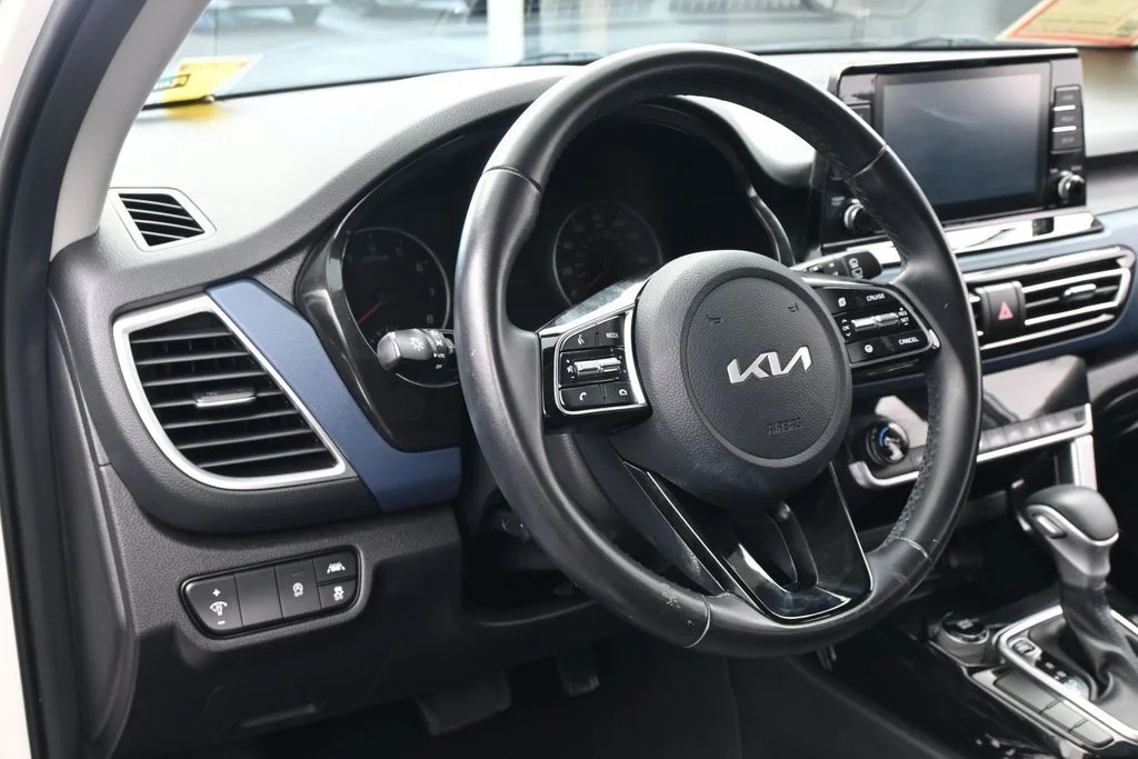 Used 2023 Clear White/Black Roof Kia S image 14