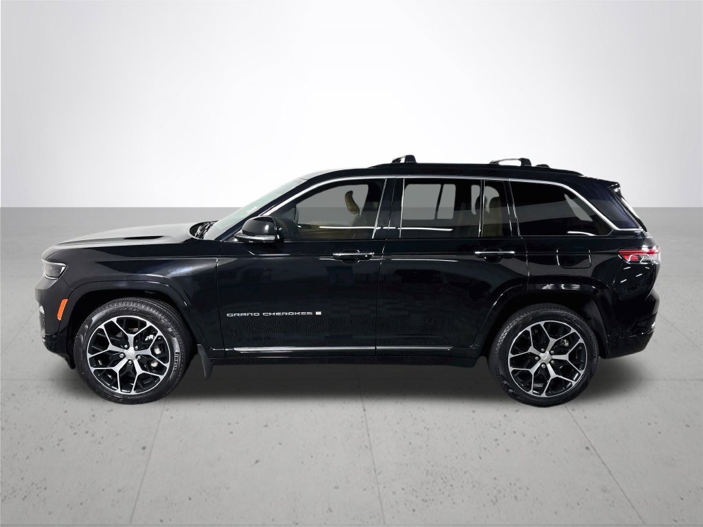 Used 2023 Diamond Black Jeep Summit Reserve image 9