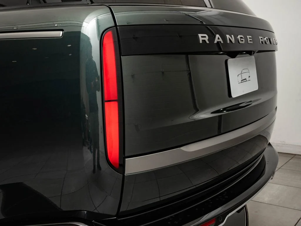 New 2026 Belgravia Green Land Rover SE image 19
