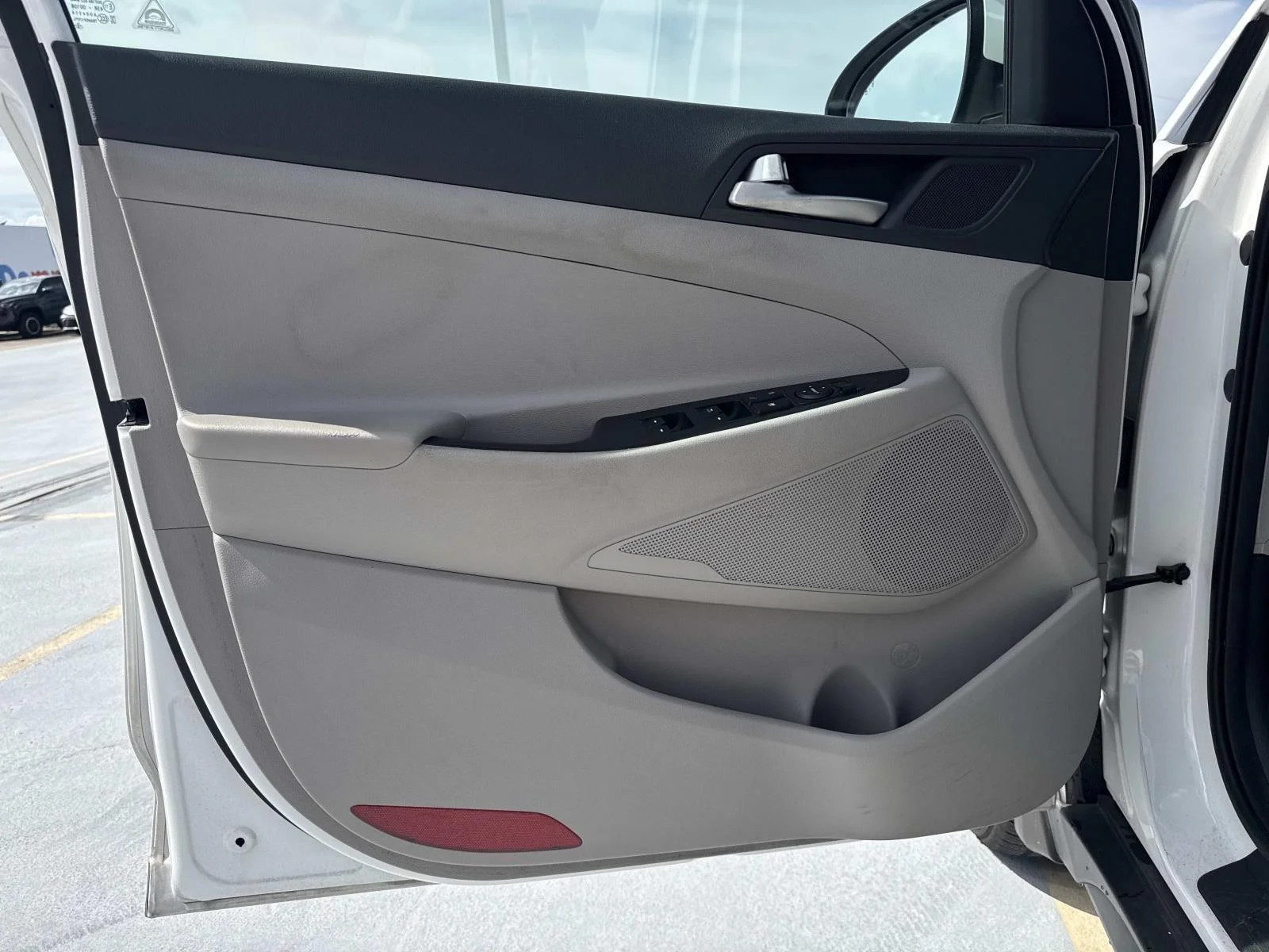Used 2019 White Pearl Hyundai Value image 19