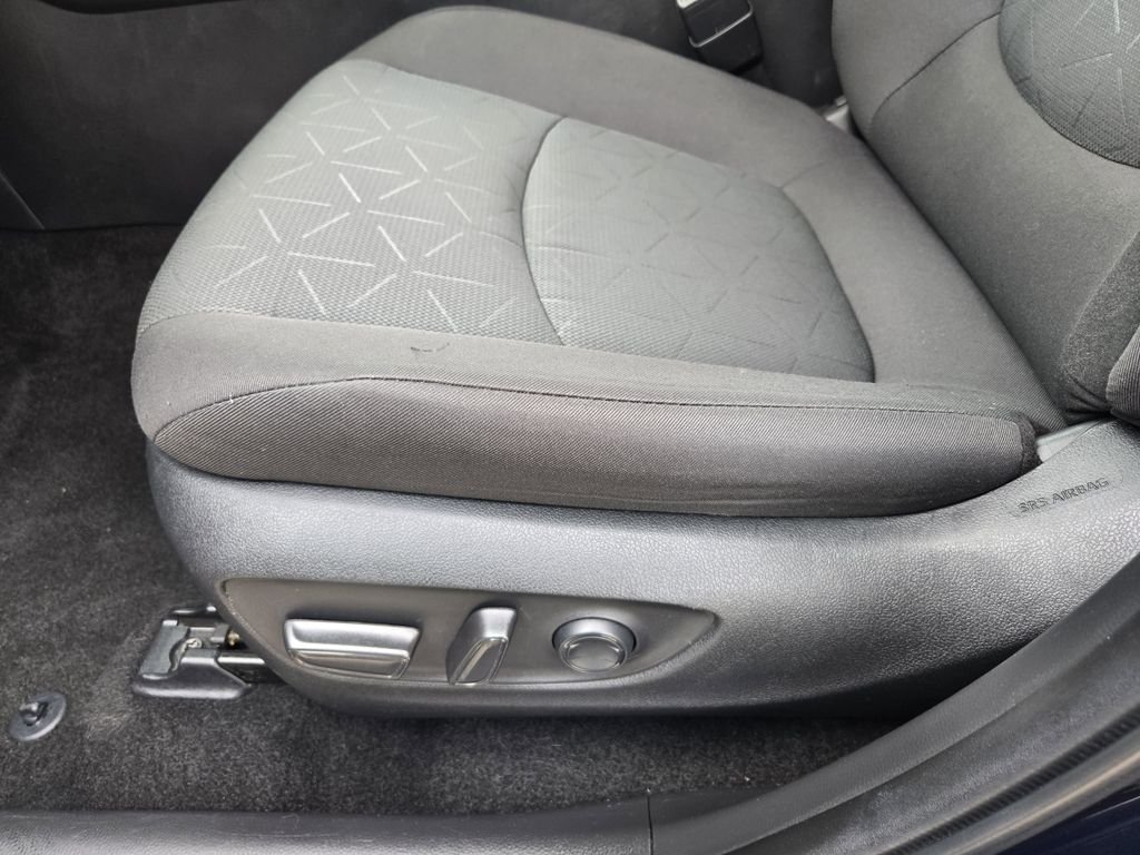 2024 Toyota RAV4 XLE - Photo 16