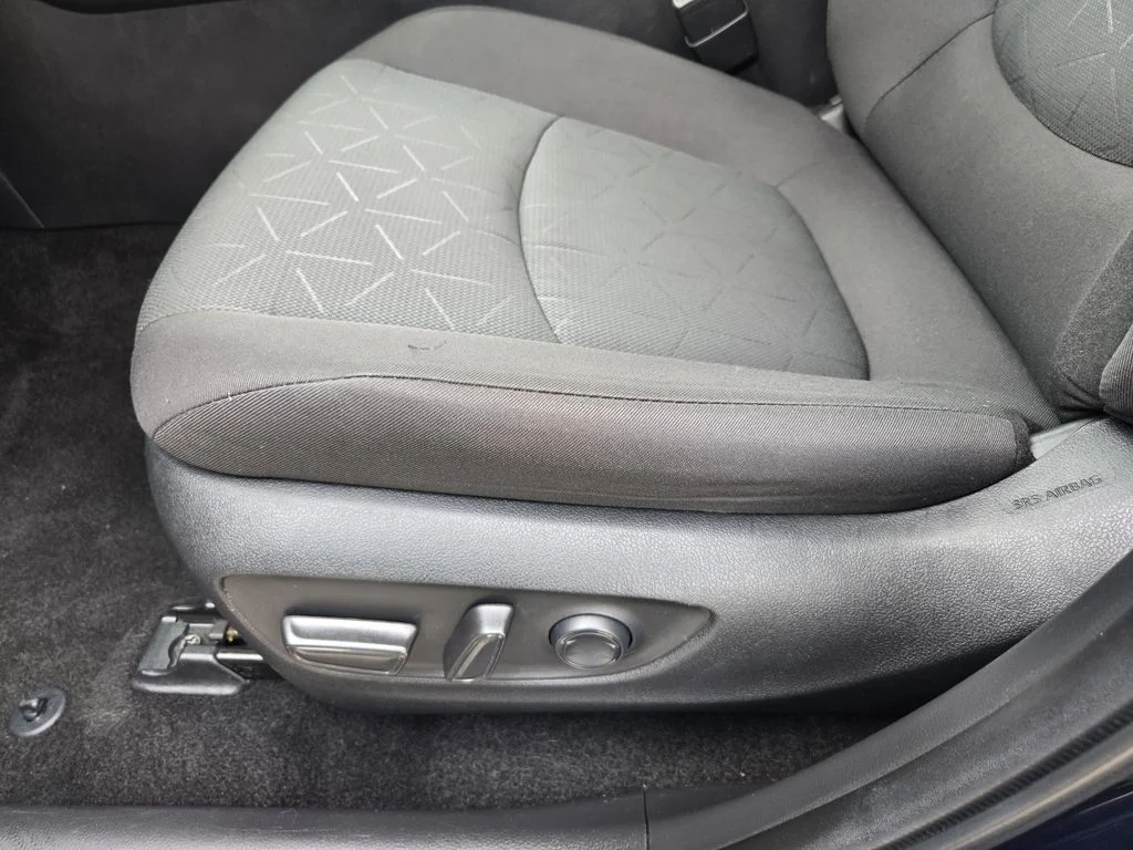 2024 Toyota RAV4 XLE - Photo 16