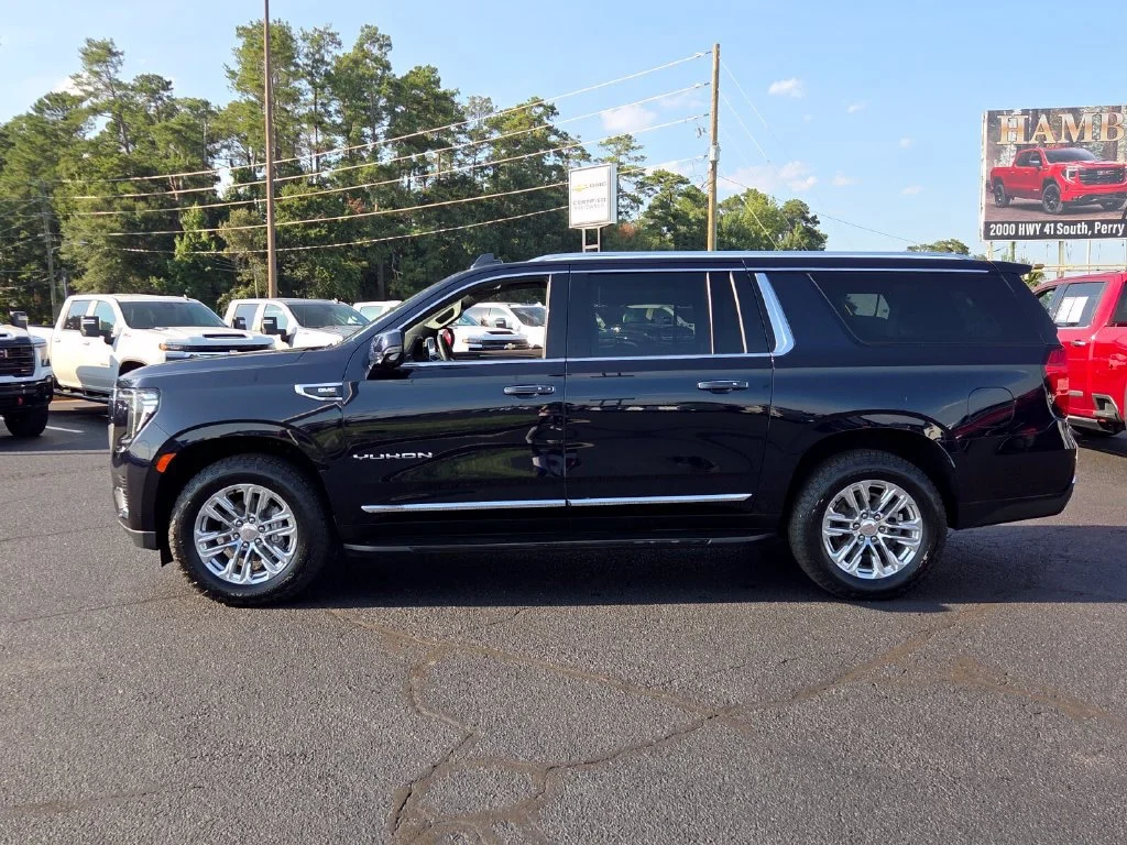 Used 2023 MIDNIGHT BLUE METALLIC GMC SLT image 4