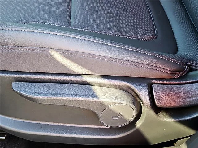 New 2027 Hampton Gray Hyundai SE image 13