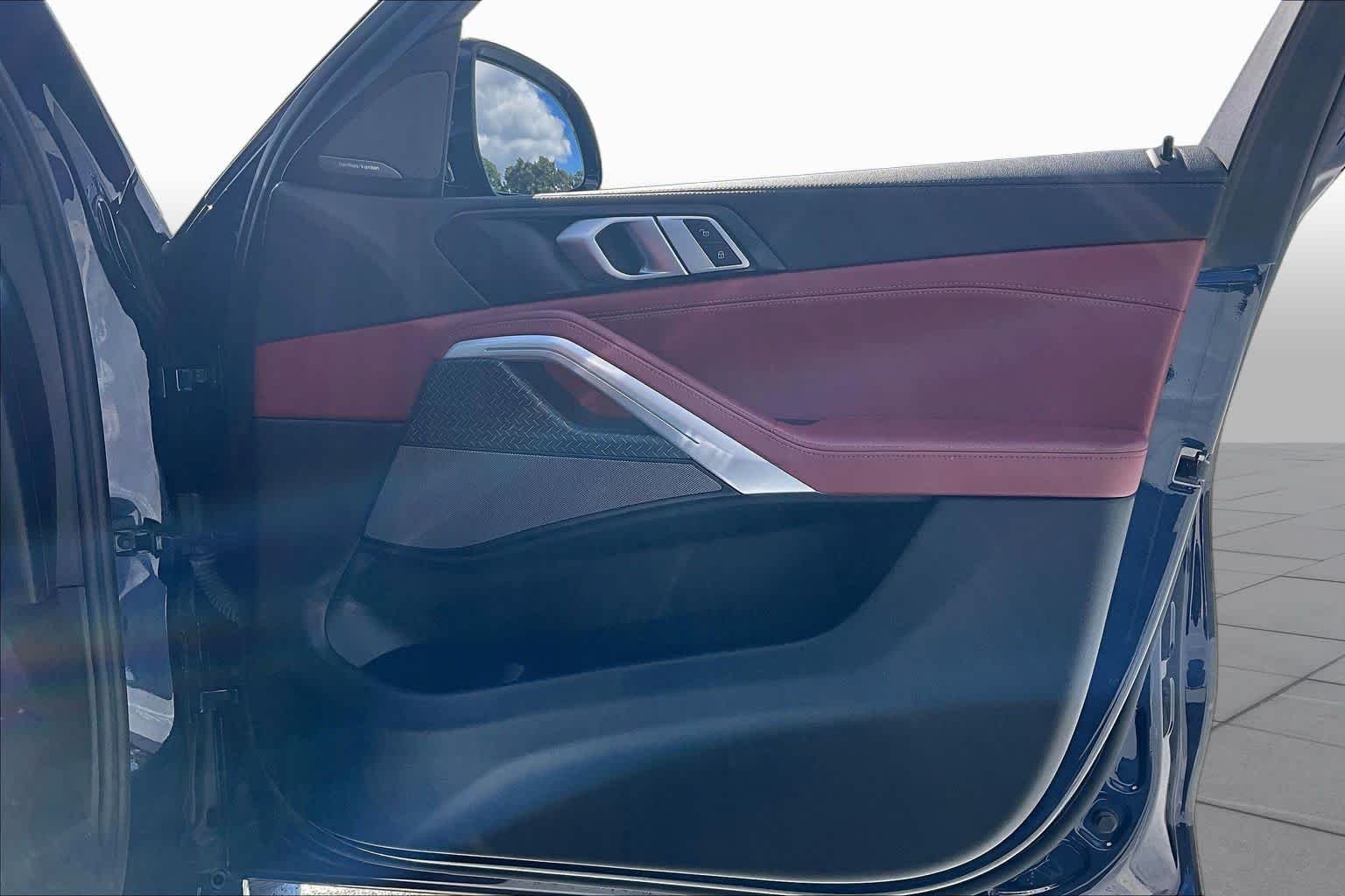 Used 2022 Tanzanite Blue II Metallic BMW M50i image 23