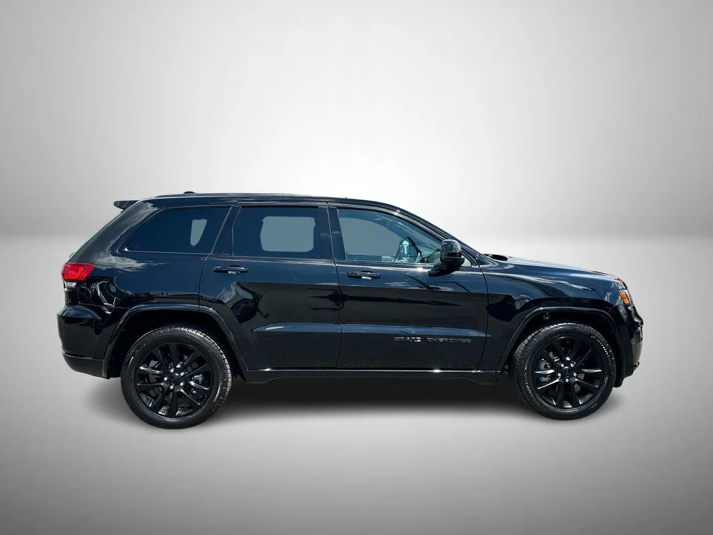 Used 2021 Black Jeep Laredo X image 5