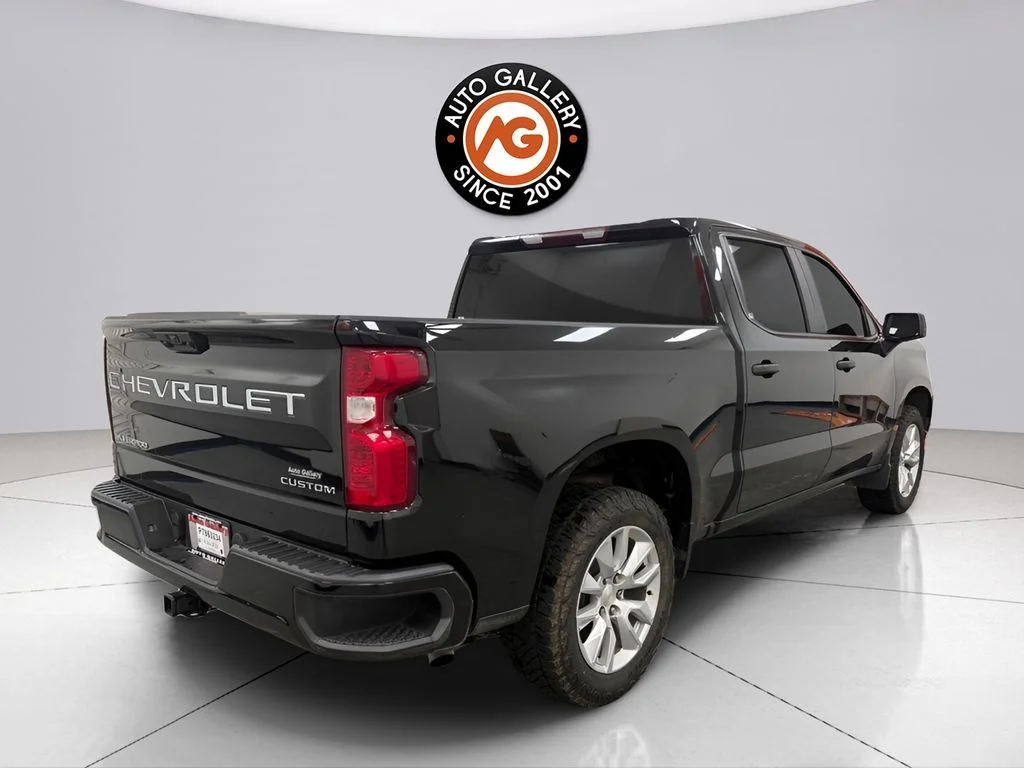Used 2023 Black Chevrolet Custom image 3
