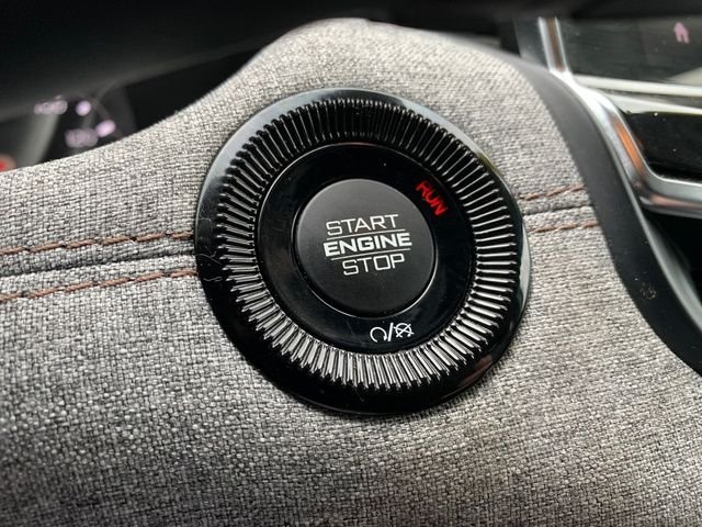 Used 2022 Black Jeep Latitude Lux image 22