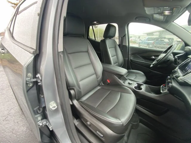 Used 2024 Silver GMC SLT image 25