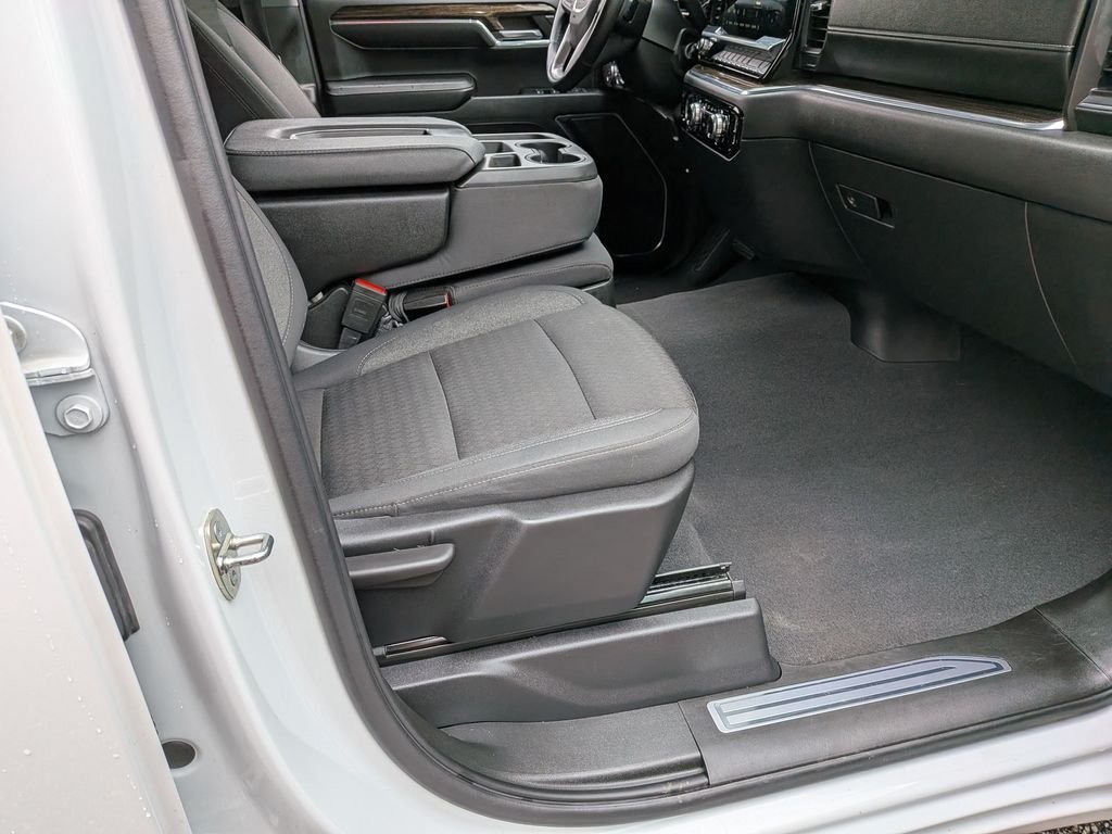 Used 2023 White GMC Elevation image 24