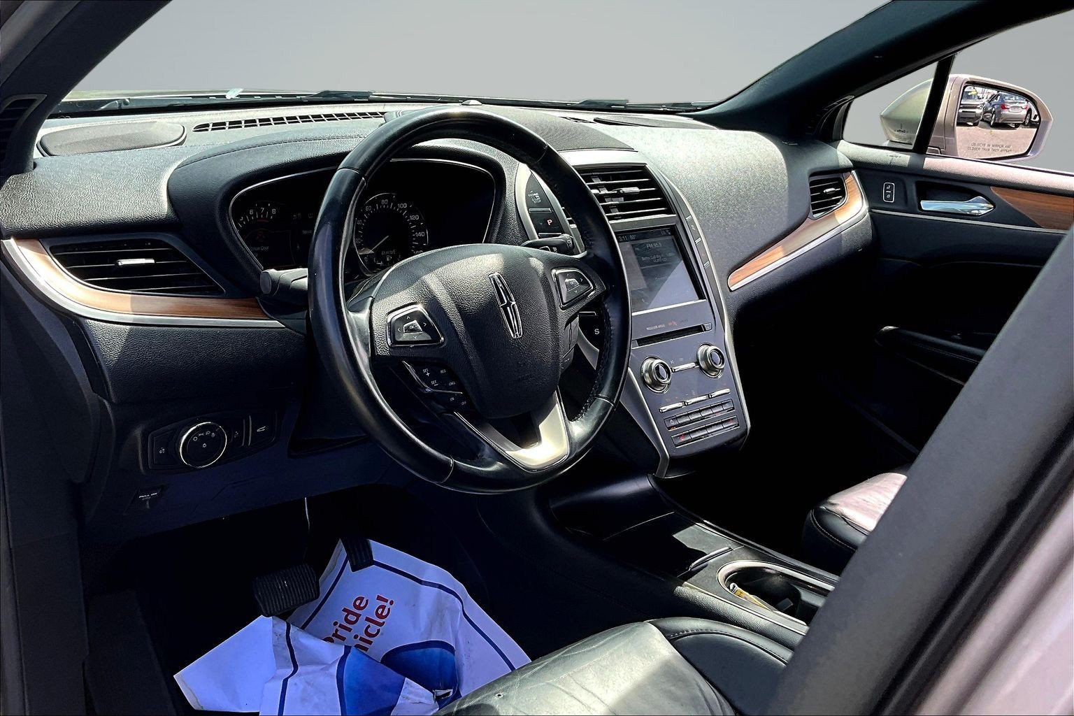 Used 2019 Brown Lincoln Select image 13
