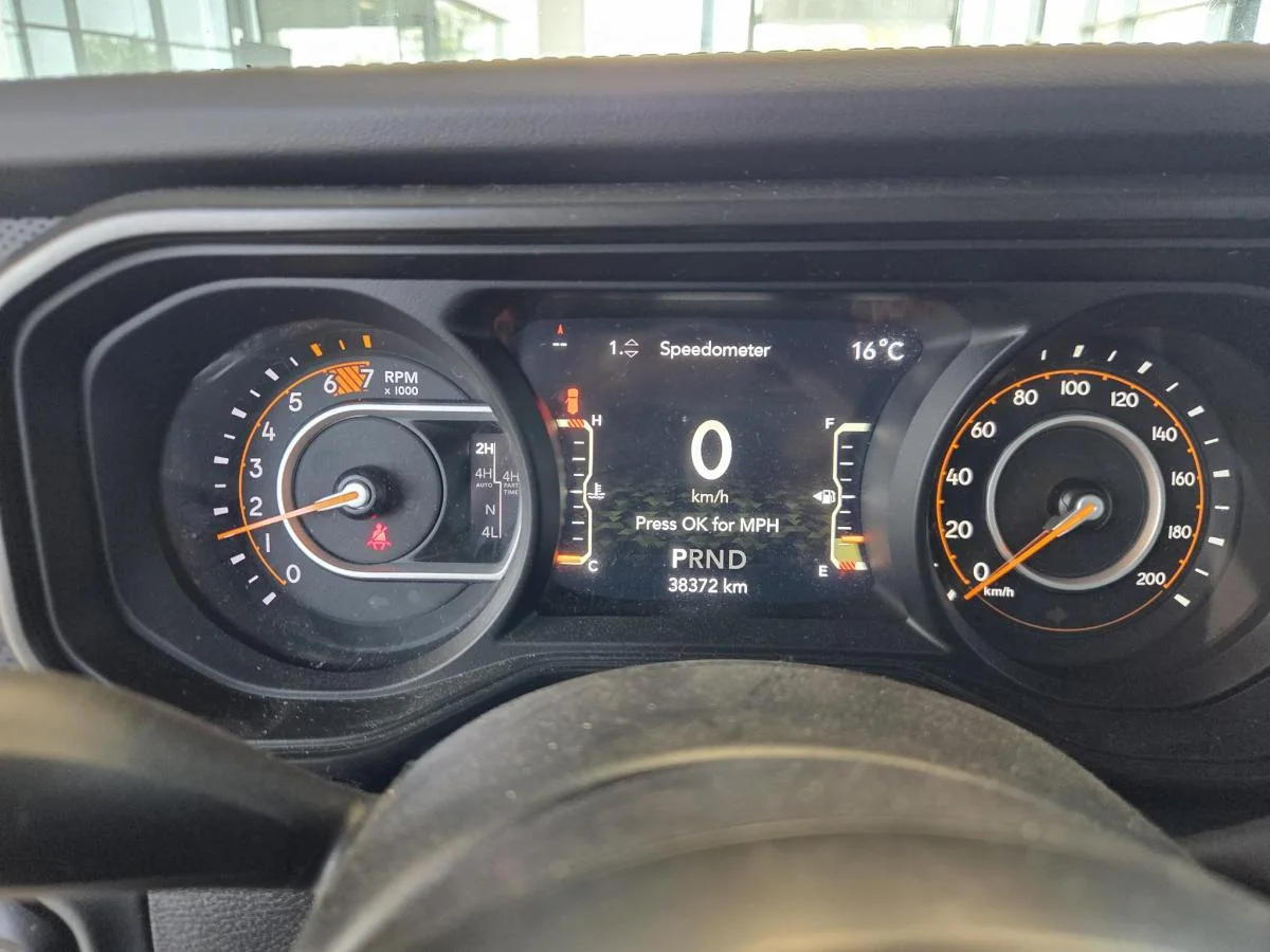 Used 2024 Silver Jeep Rubicon X 4 portes 4x4 TOIT DUR CUIR SIEGES ET VOLANTS CHAUFFANTS CAMÉRA AIR BLUETOOTH image 10