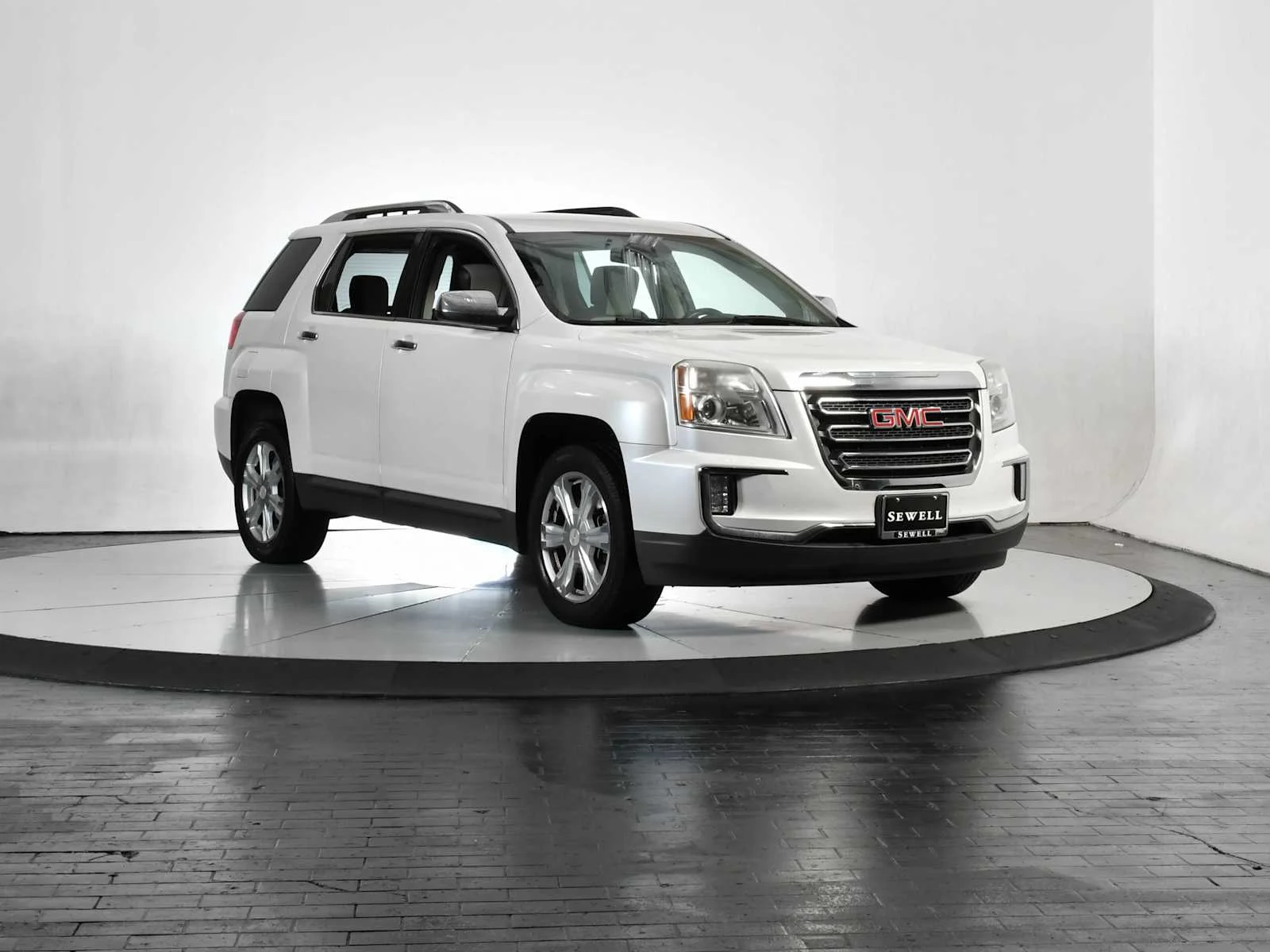 Used 2017 White Frost Tricoat GMC SLT image 7