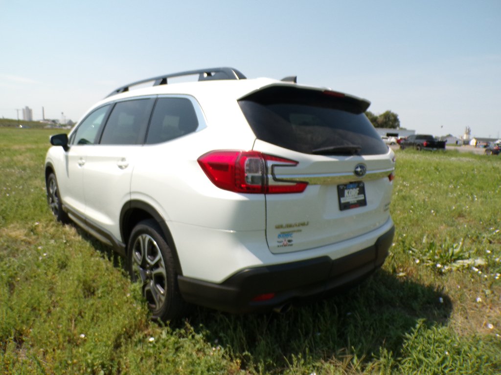 Used 2023 Crystal White Pearl Subaru Limited image 6