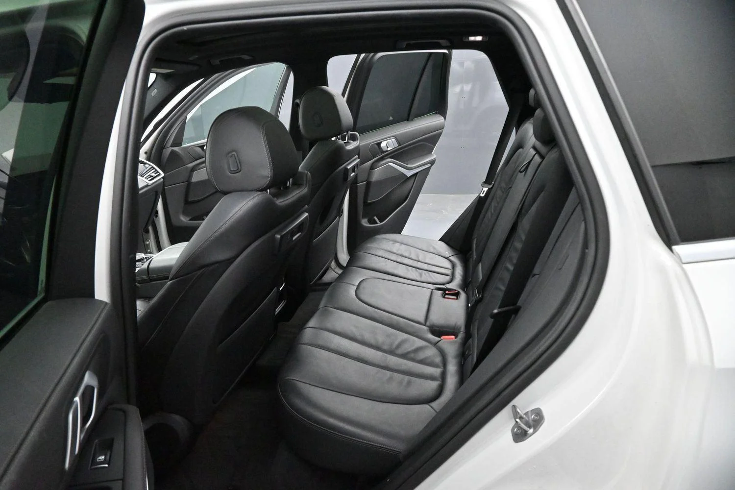 Used 2019 Mineral White Metallic BMW xDrive40i image 34
