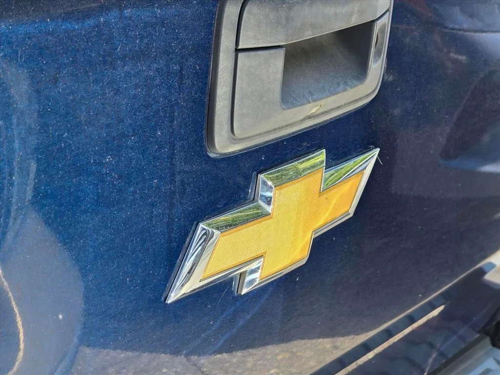 Used 2019 Blue Chevrolet Work Truck image 16