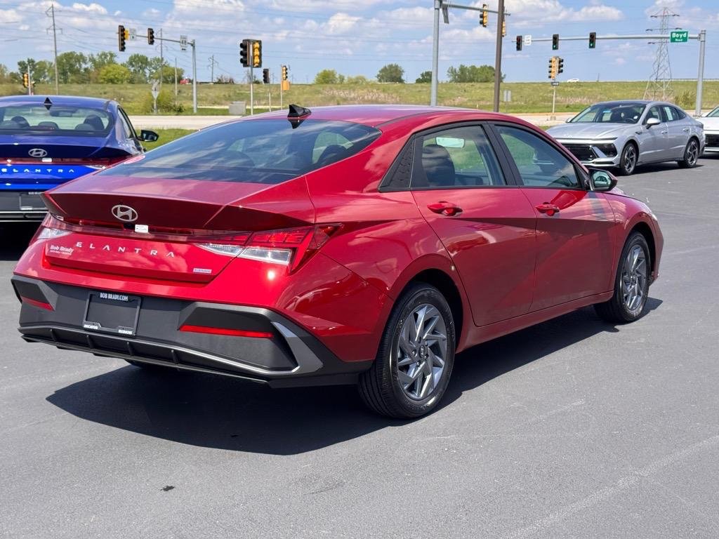 2025 Hyundai Elantra Blue - Photo 2