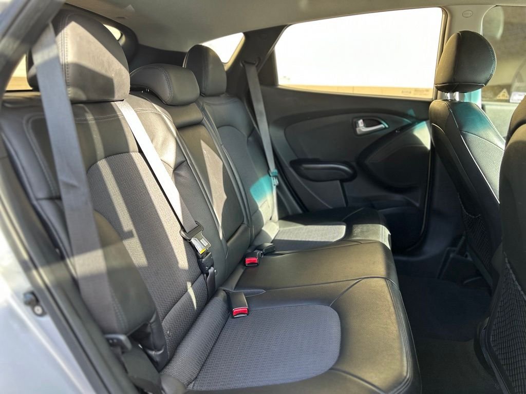 Used 2012 Diamond Silver Hyundai GLS image 18