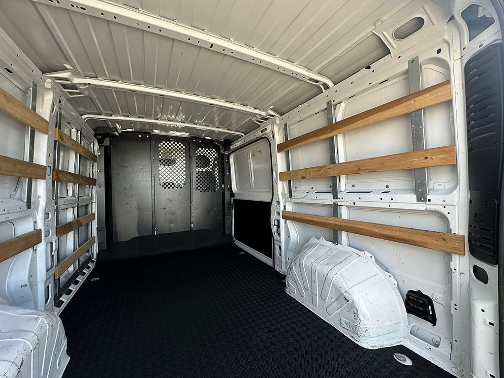 Used 2025 White Ram Base image 18