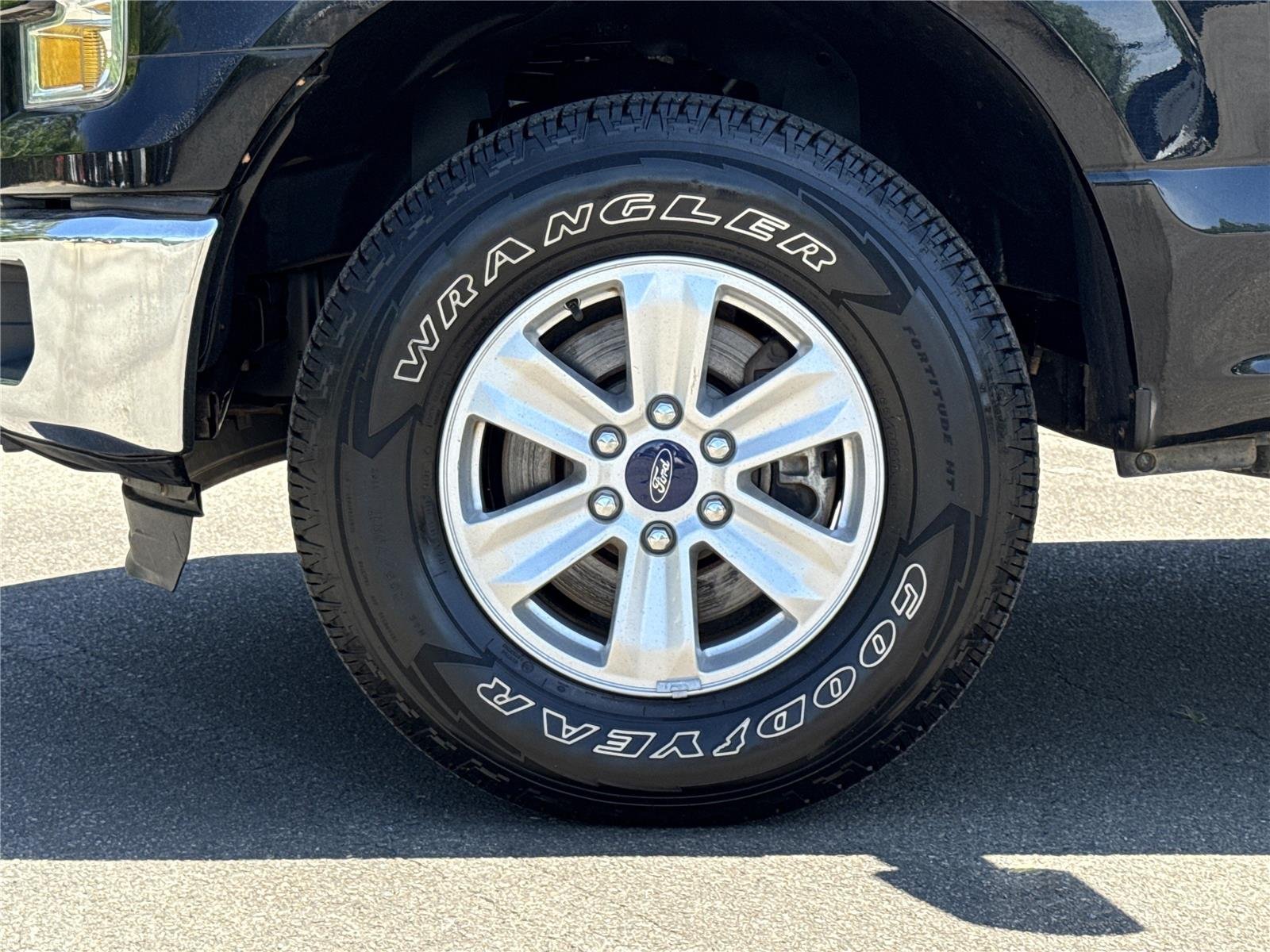 Used 2016  Ford XL image 21