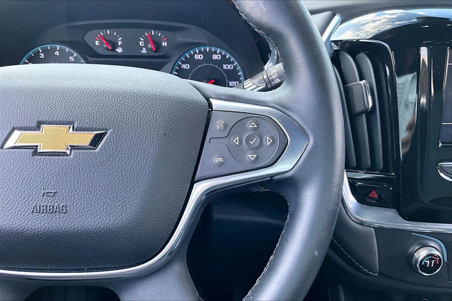 Used 2023 Summit White Chevrolet LT Cloth image 21