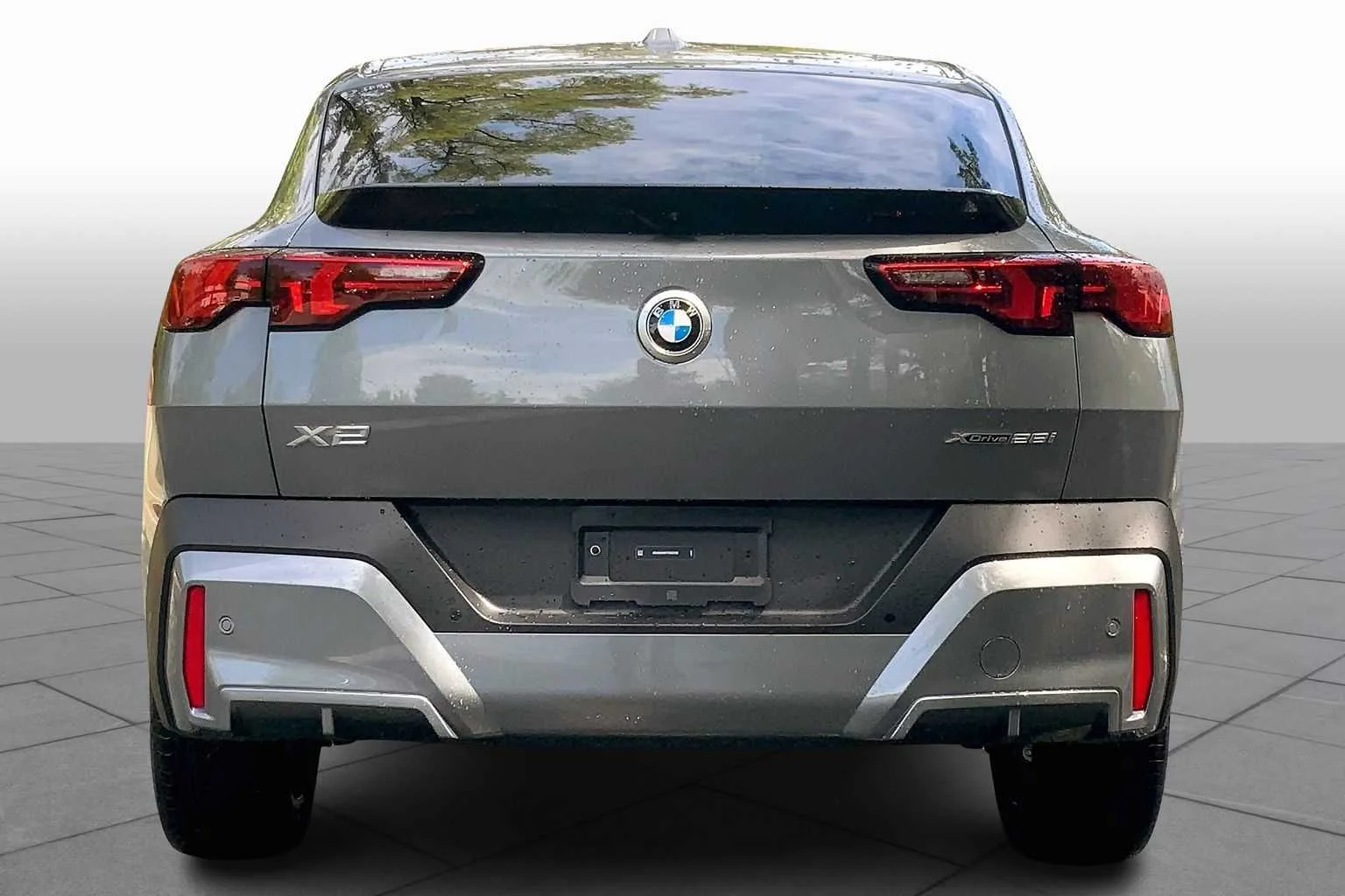 Used 2026 Skyscraper Grey Metallic BMW xDrive28i image 4