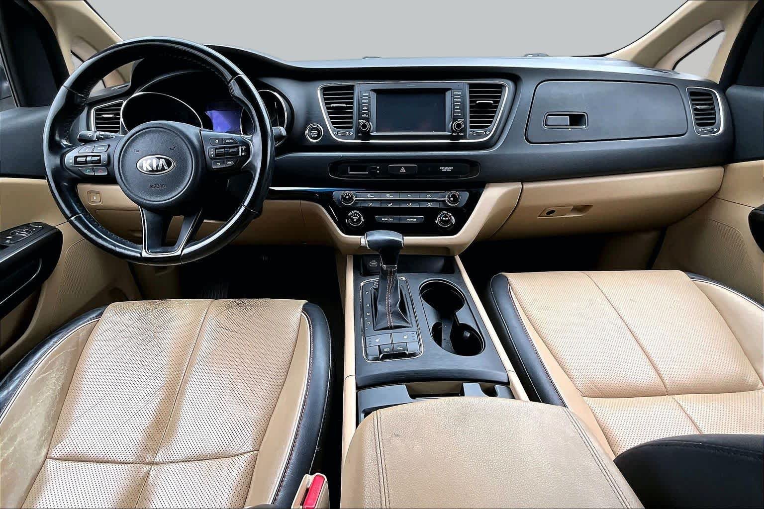 Used 2017 Beachwood Pearl Kia LX image 12