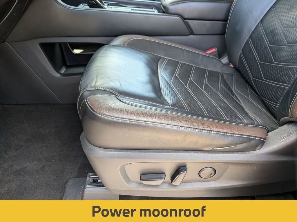Used 2023 Black Nissan Platinum image 19