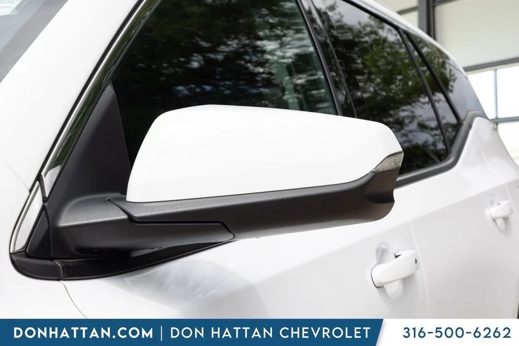Used 2023 White GMC SLT image 27