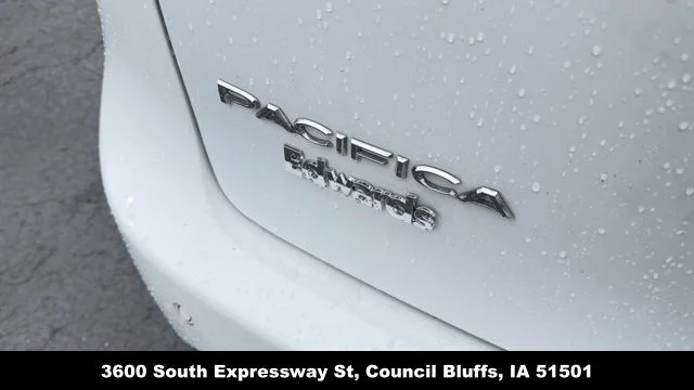 Used 2023 White Chrysler Touring L image 11