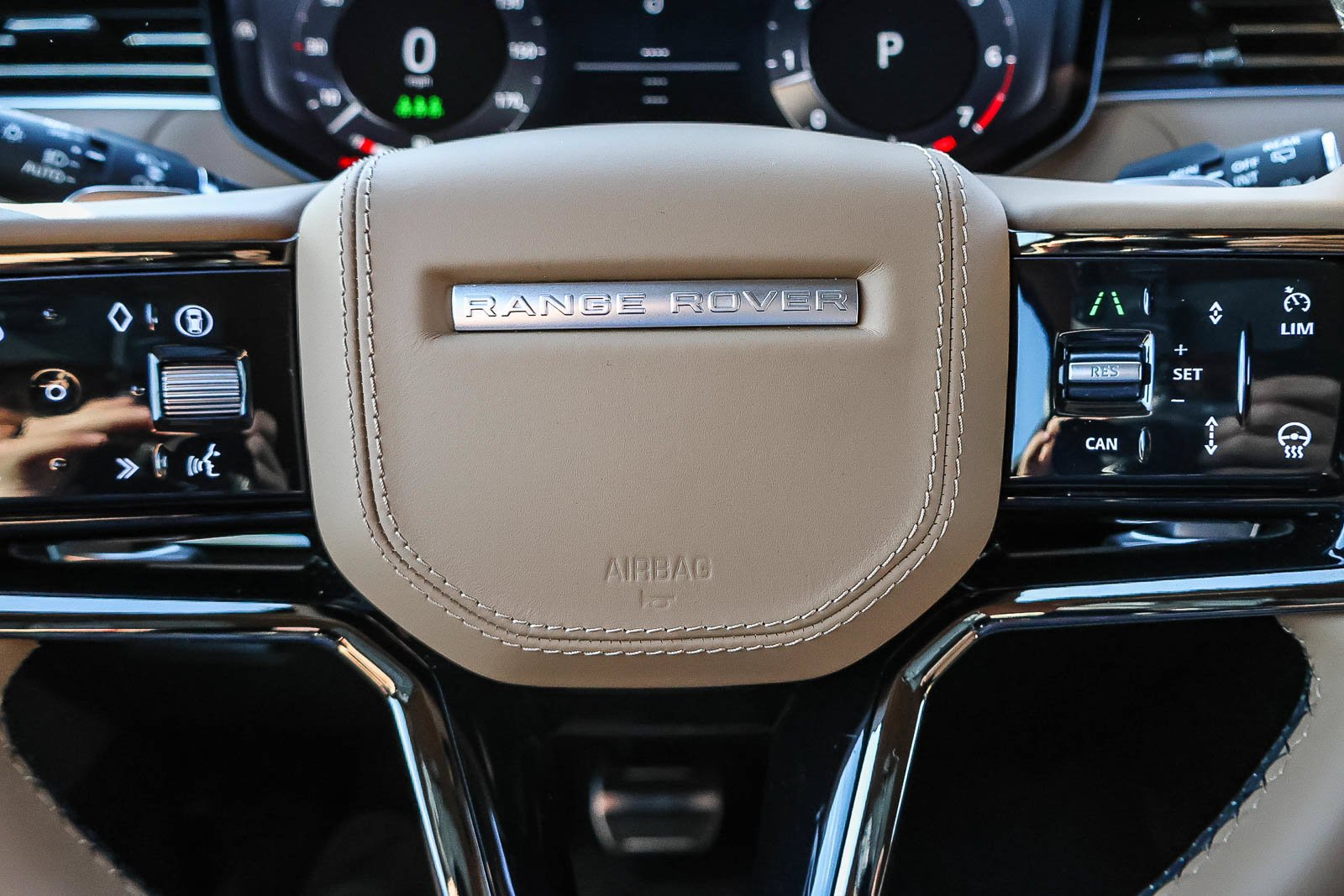 New 2026 Santorini Black Land Rover Dynamic SE image 24