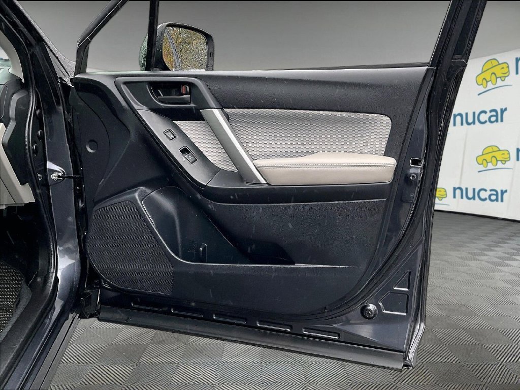 Used 2018 Gray Subaru 2.5i Premium image 26