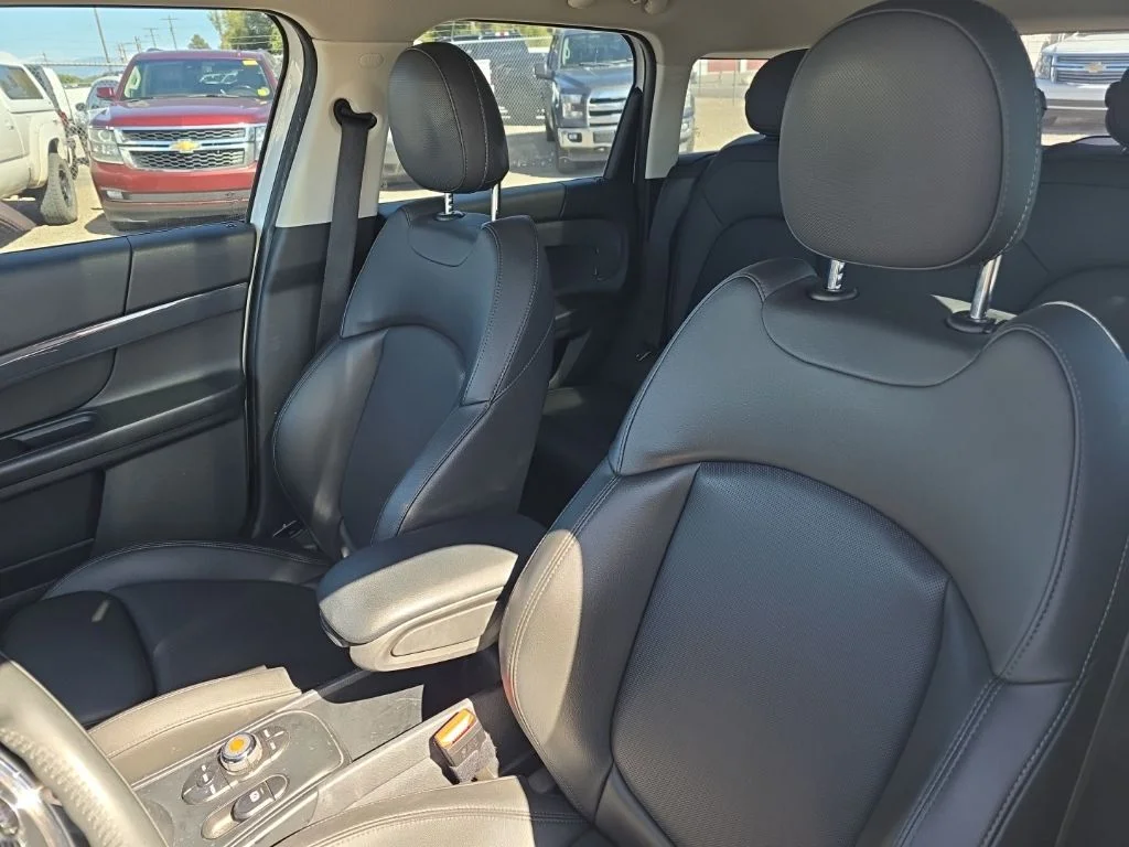 Used 2019 Light White MINI E Countryman image 12