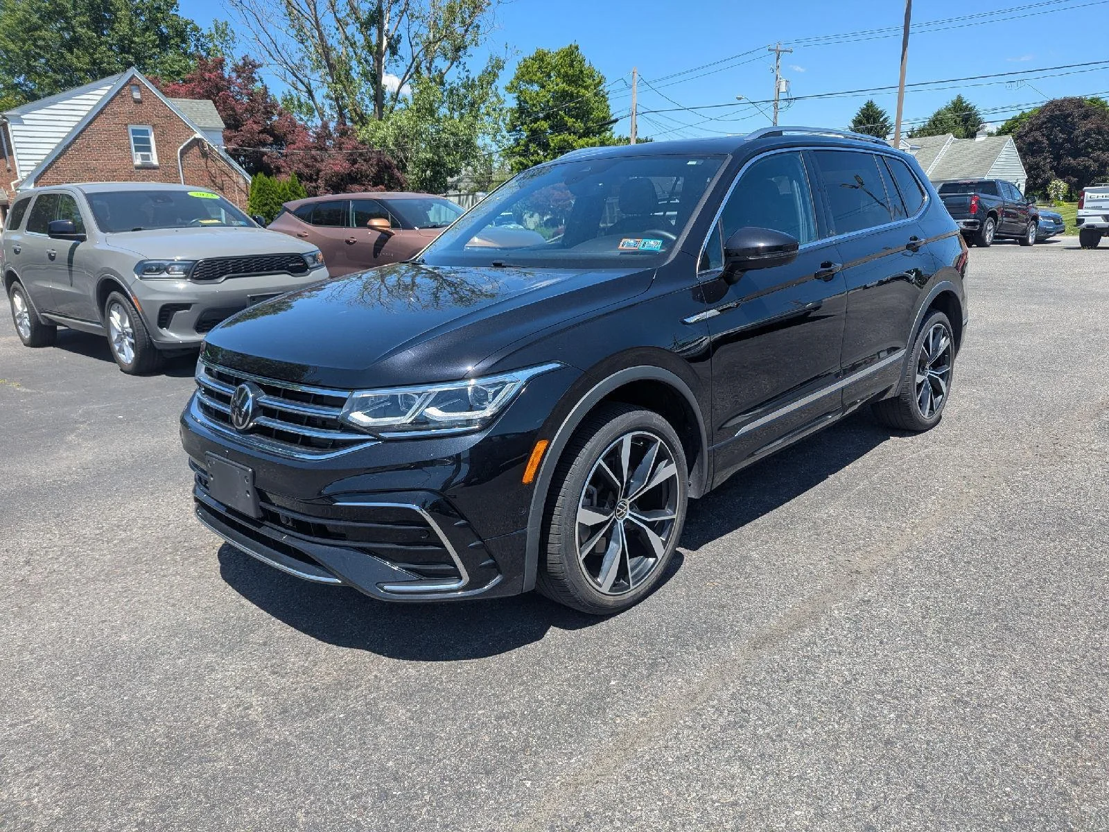Used 2023 Black Volkswagen 2.0T SEL R-Line image 3