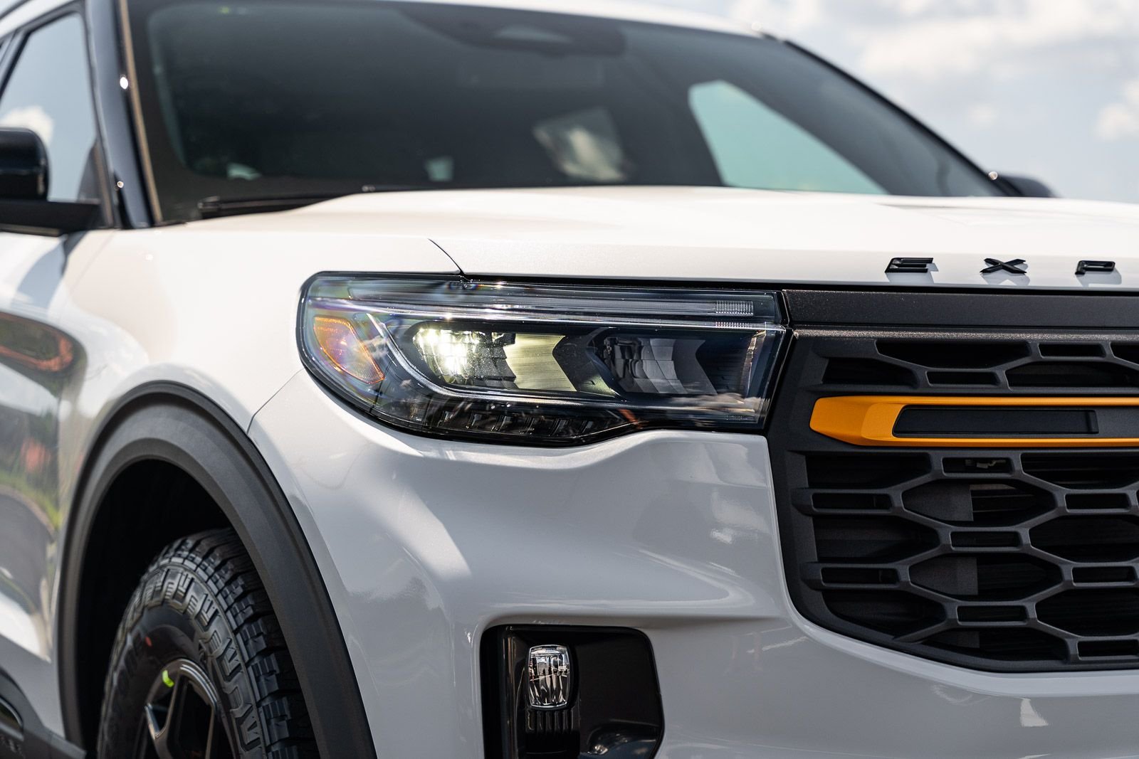 New 2027 Star White Metallic Tri-Coat Ford Tremor® image 6