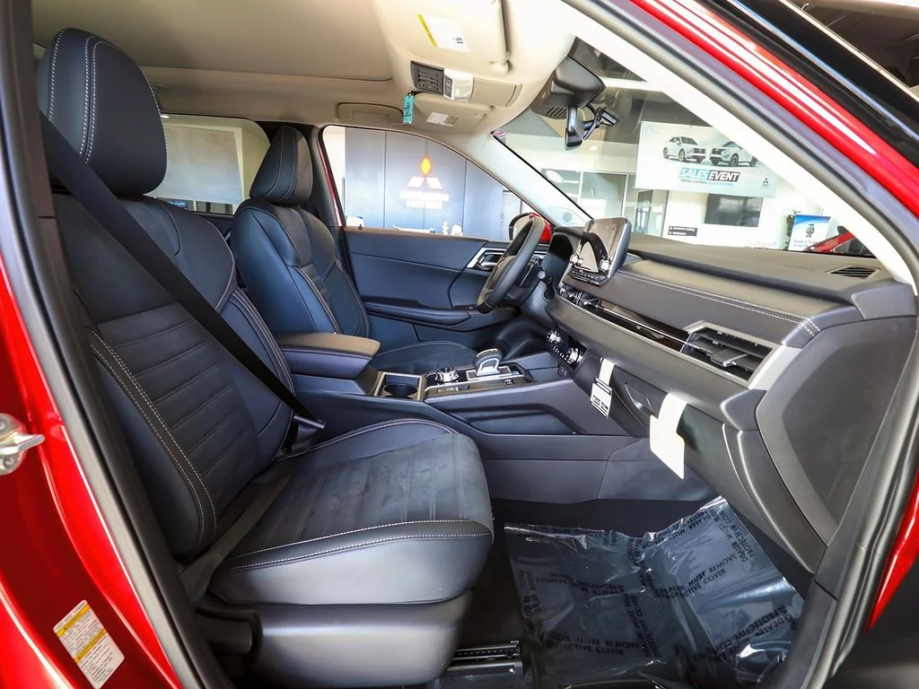 New 2025 Red Diamond Mitsubishi SE image 25