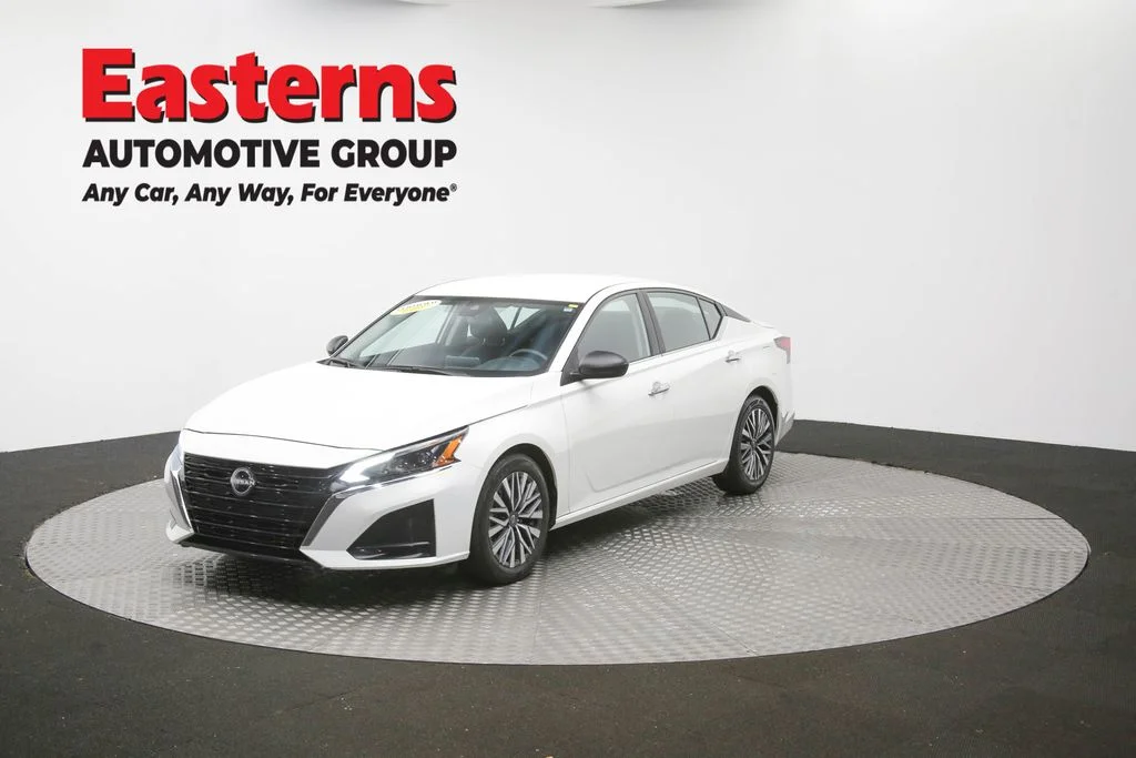 Used 2025 White Nissan 2.5 SV image 56