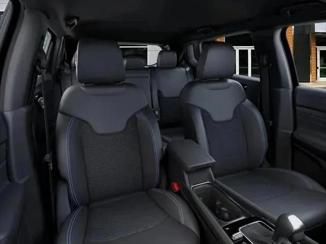 New 2026 Bright White Clearcoat Jeep Latitude image 120