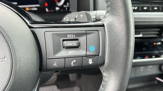 Used 2023 White Nissan Platinum image 14