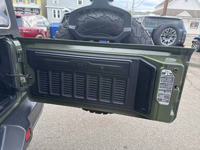 Used 2021 Green Jeep Rubicon image 11