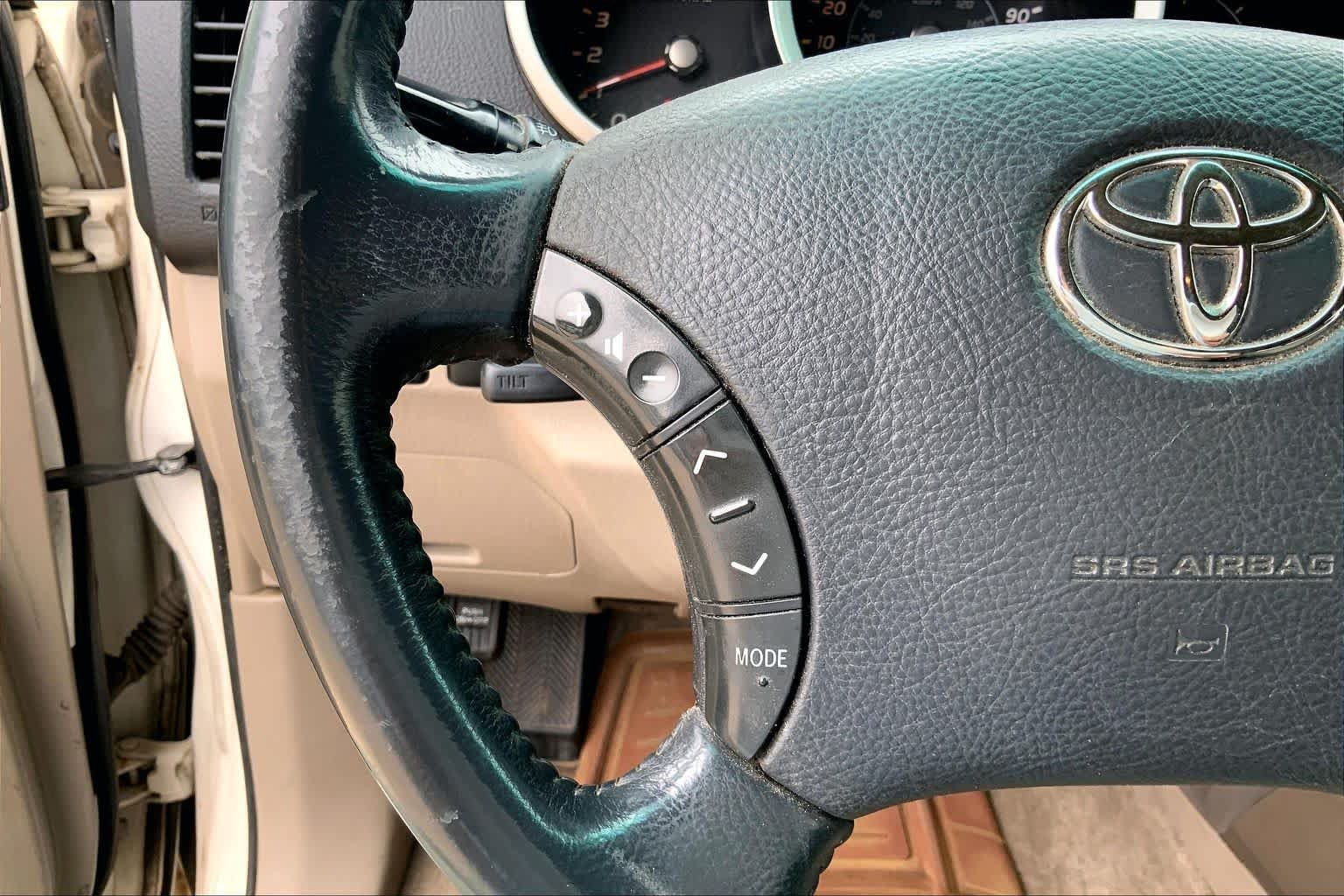 Used 2006 Natural White Toyota SR5 image 22