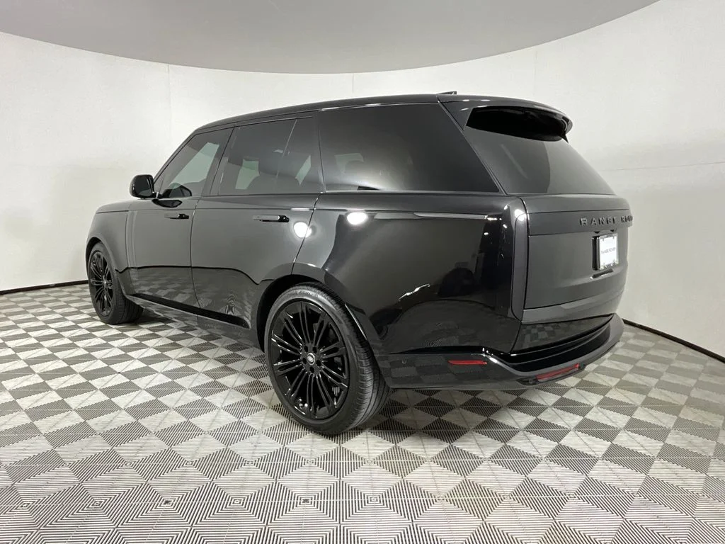 Used 2024 Black Land Rover SE image 3
