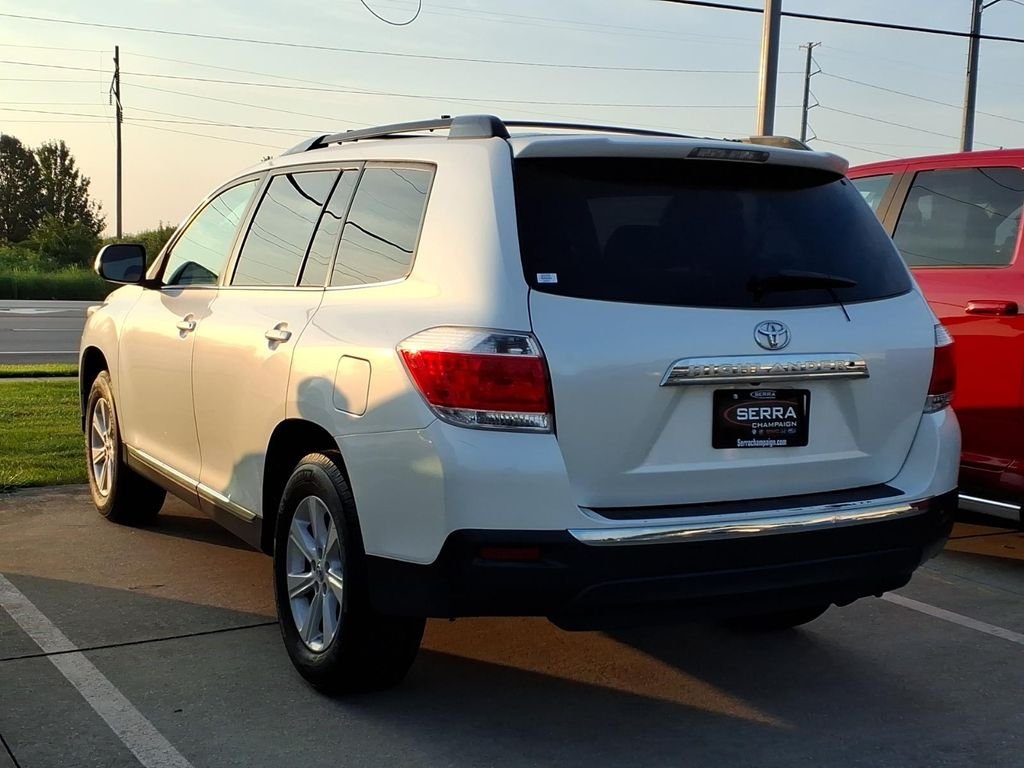 Used 2013 Toyota Highlander Plus with VIN 5TDZK3EH8DS130984 for sale in Savoy, IL