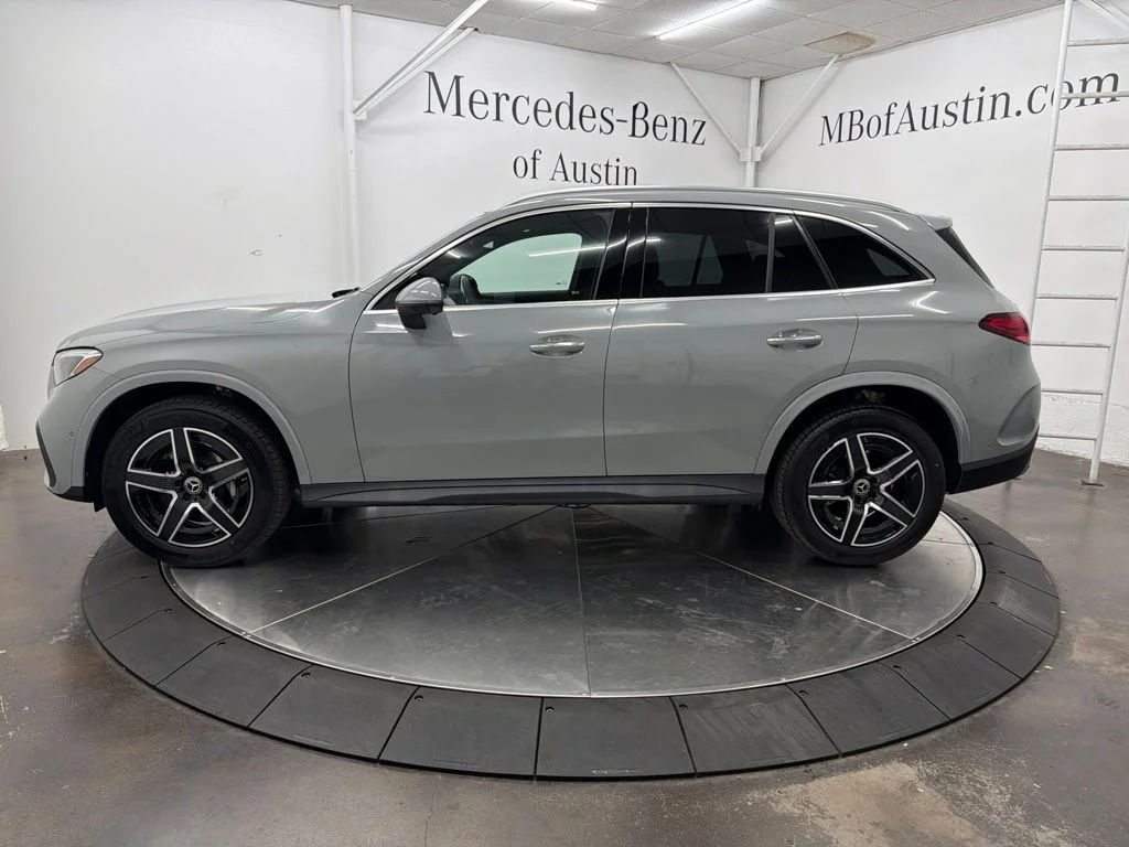 New 2027 White Mercedes-Benz GLC 300 image 4