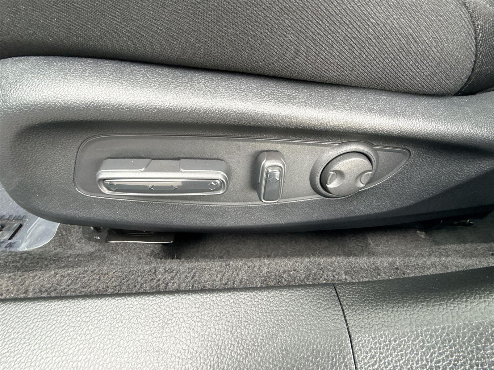 Used 2025 Platinum White Pearl Honda Sport image 14