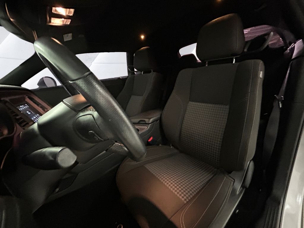 Used 2023 Silver Dodge SXT image 8
